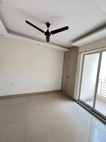 Room in 3 BHK Apartment at JM Florence, Tech Zone 4 Greater Noida – for Rent