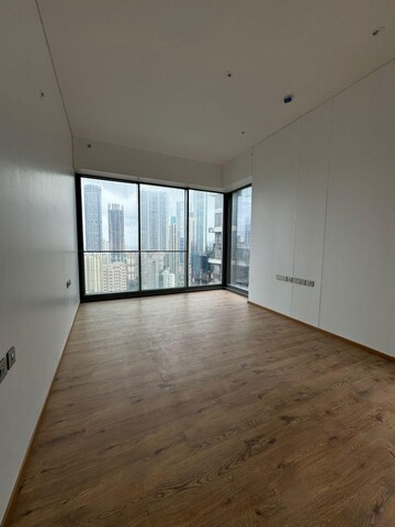 Room in 5 BHK Apartment at Rustomjee Crown, Prabhadevi – for Rent