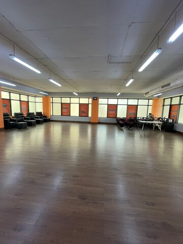 Parking in  Showroom at Link Plaza Commercial Complex, Andheri West – for Rent