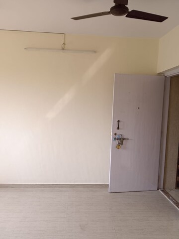 Room in 2 BHK Apartment at Vijay Vatika, Kavesar – for Rent