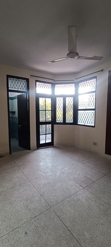 Room in 3 BHK Apartment at Sector 4, Dwarka – for Rent