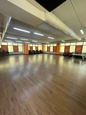 Gym in  Showroom at Link Plaza Commercial Complex, Andheri West – for Rent