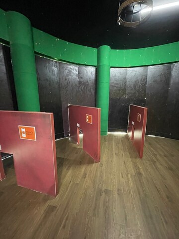 Team Area in  Showroom at Link Plaza Commercial Complex, Andheri West – for Rent