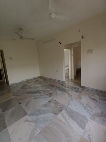Room in 2 BHK Apartment at Atlanta Manor, Malad East – for Rent