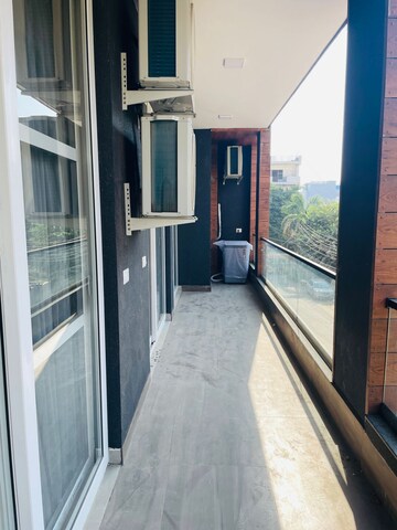 Balcony in 1 BHK Builder Floor at Sector 39 – for Rent