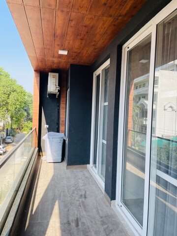 Building Lobby in 1 BHK Builder Floor at Sector 39 – for Rent
