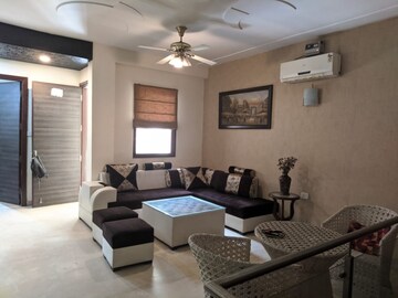Living Room in 3 BHK Builder Floor at Vipul World Floors, Sector 48 – for Rent