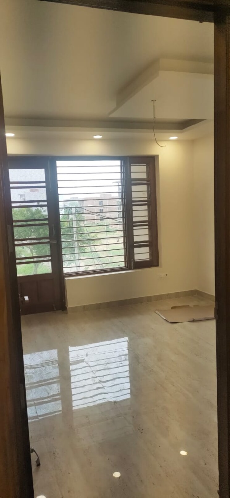 Room, sector 98 3 Bedroom 137 Sq.Yd. Builder Floor In Sector 98 Faridabad 8158497