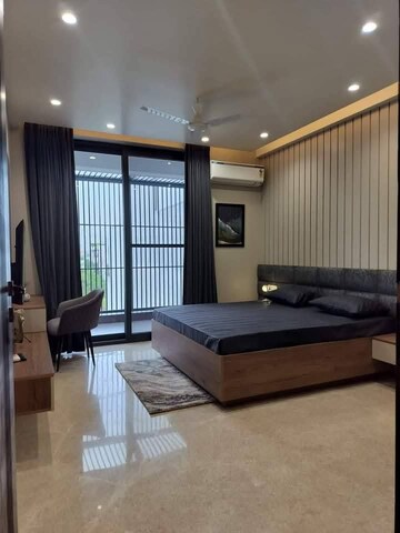 Living Room in 2.5 BHK Builder Floor at Sector 5 – for Rent