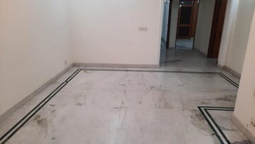 Room in 3 BHK Builder Floor at Sector 26a – for Rent