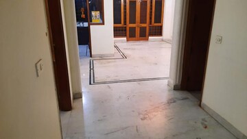 Room in 3 BHK Builder Floor at Sector 26a – for Rent