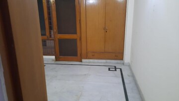 Room in 3 BHK Builder Floor at Sector 26a – for Rent
