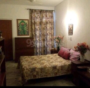 Bedroom in 3 BHK Builder Floor at Sector 26a – for Rent