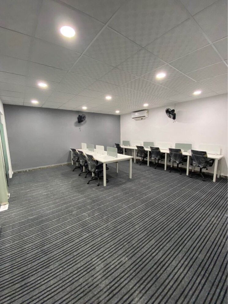 Gym, scheme 140 Commercial Office Space 2000 Sq.Ft. In Scheme 140 Indore 8158513