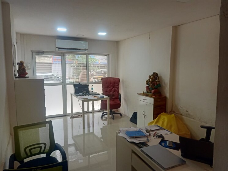 Team Area, nl-complex Commercial Shop 200 Sq.Ft. In Dahisar East Mumbai 8158542