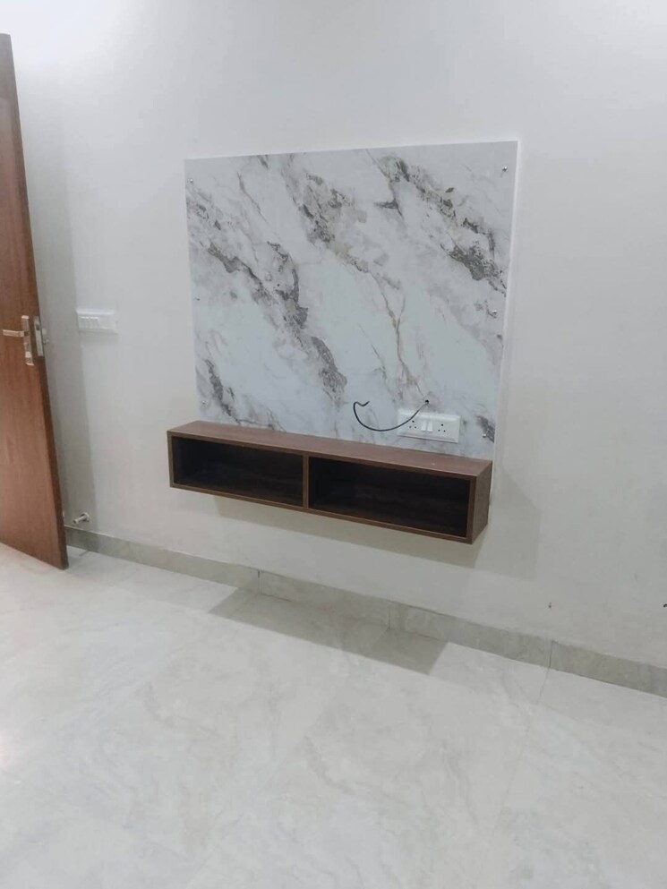 Room, peer mucchalla 3 Bedroom 1300 Sq.Ft. Builder Floor In Peer Mucchalla Zirakpur 8158565