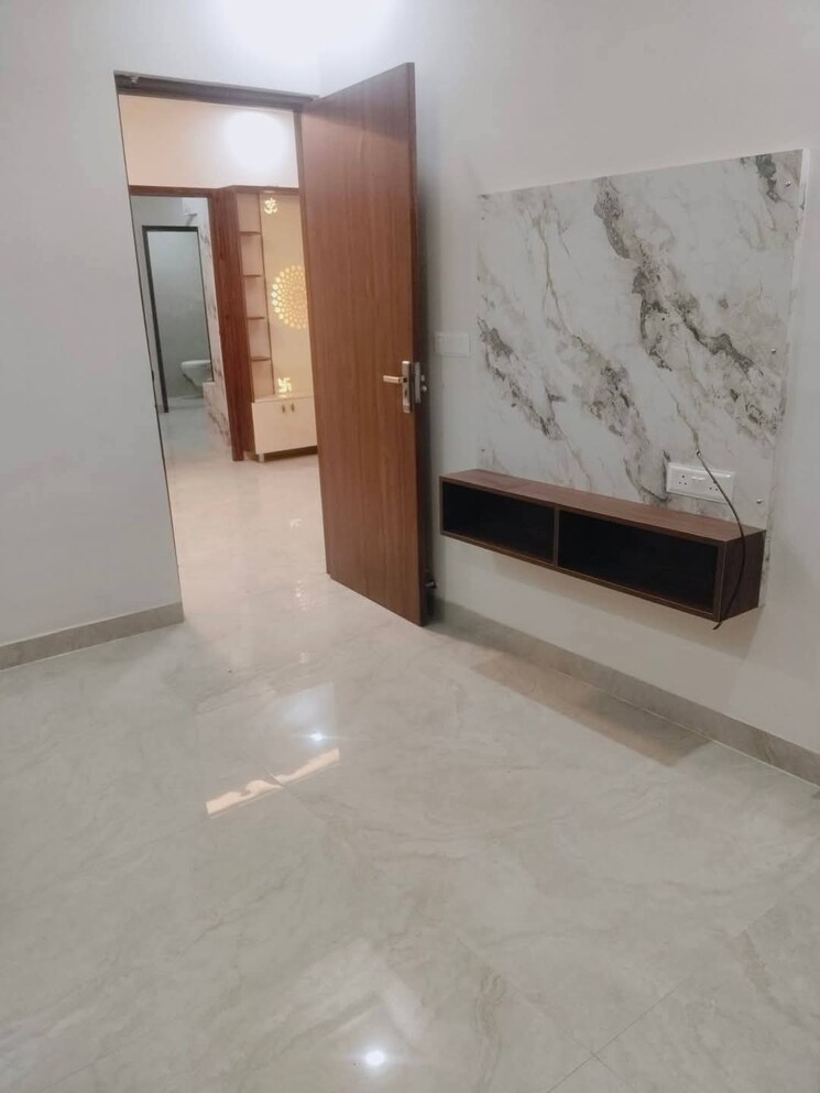 Room, peer mucchalla 3 Bedroom 1300 Sq.Ft. Builder Floor In Peer Mucchalla Zirakpur 8158565