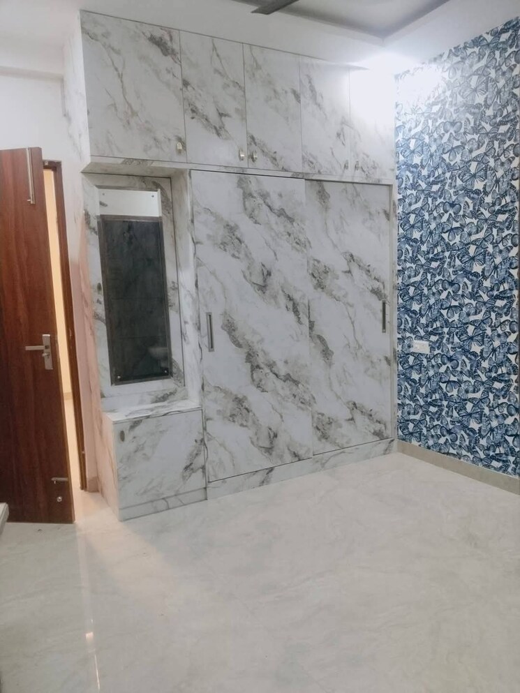 Room, peer mucchalla 3 Bedroom 1300 Sq.Ft. Builder Floor In Peer Mucchalla Zirakpur 8158565