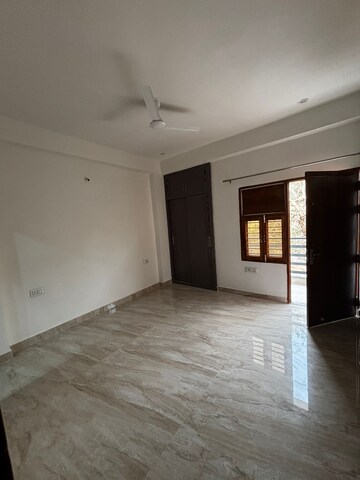 Room in 2 BHK Builder Floor at Sector 51 – for Rent