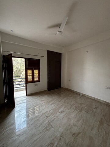 Room in 2 BHK Builder Floor at Sector 51 – for Rent