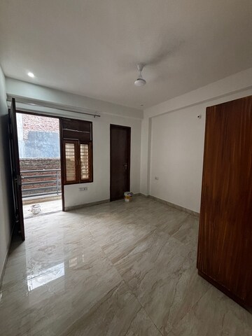 Room in 2 BHK Builder Floor at Sector 51 – for Rent