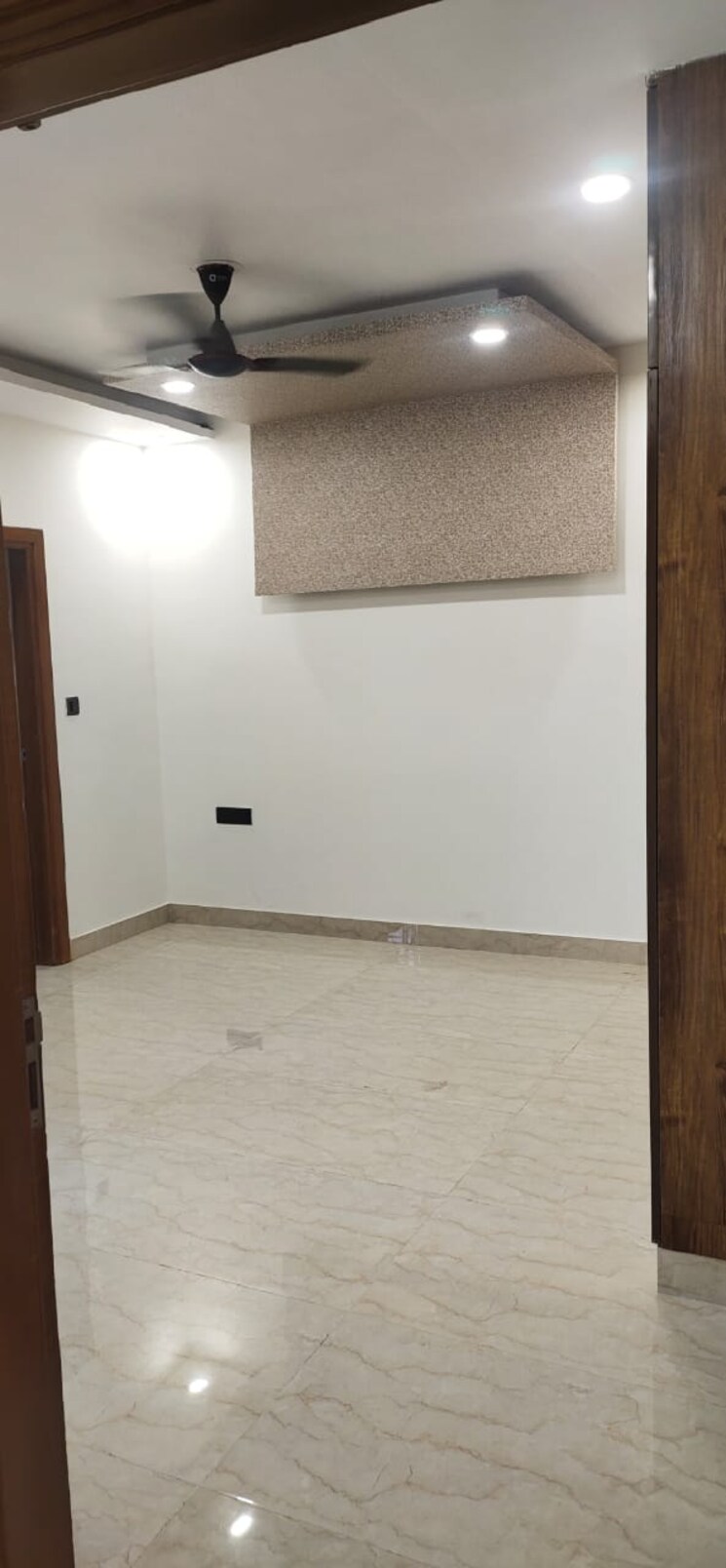 Room, sector 88 3 Bedroom 125 Sq.Yd. Builder Floor In Sector 88 Faridabad 8158602