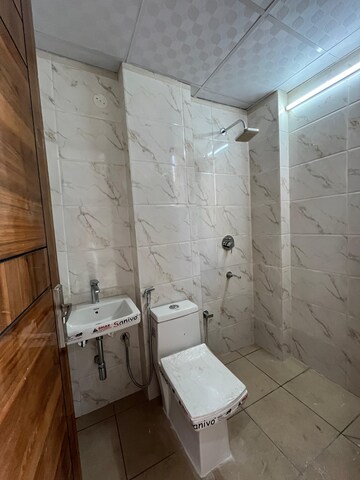 Bathroom in 1 RK Builder Floor at Sector 43 – for Rent