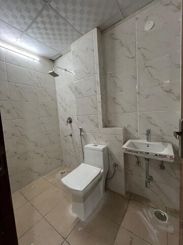 Bathroom in 1 RK Builder Floor at Sector 43 – for Rent