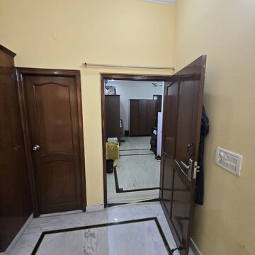 Team Area in 3 BHK Builder Floor at Sector 31 – for Rent