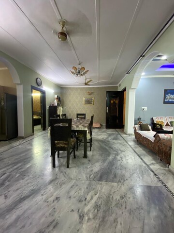 Parking in 3 BHK Builder Floor at Sainik Colony – for Sale