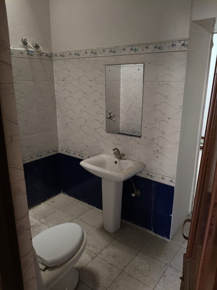 Bathroom, ambala highway 3 Bedroom 1250 Sq.Ft. Builder Floor In Ambala Highway Zirakpur 8158793