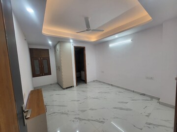 Room in 3 BHK Builder Floor at RWA Residential Society Sector 46, Sector 46 – for Rent