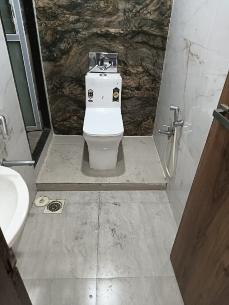 Bathroom, vm-mohan-palms 2.5 Bedroom 1300 Sq.Ft. Apartment In Seawoods Navi Mumbai 8158855