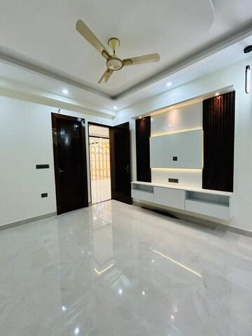 Room in 3 BHK Builder Floor at Gms Road – for Sale