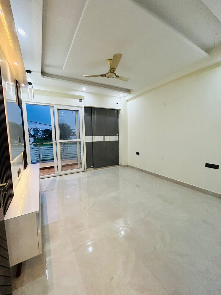 Room, gms road 3 Bedroom 1500 Sq.Ft. Builder Floor In Gms Road Dehradun 8158841