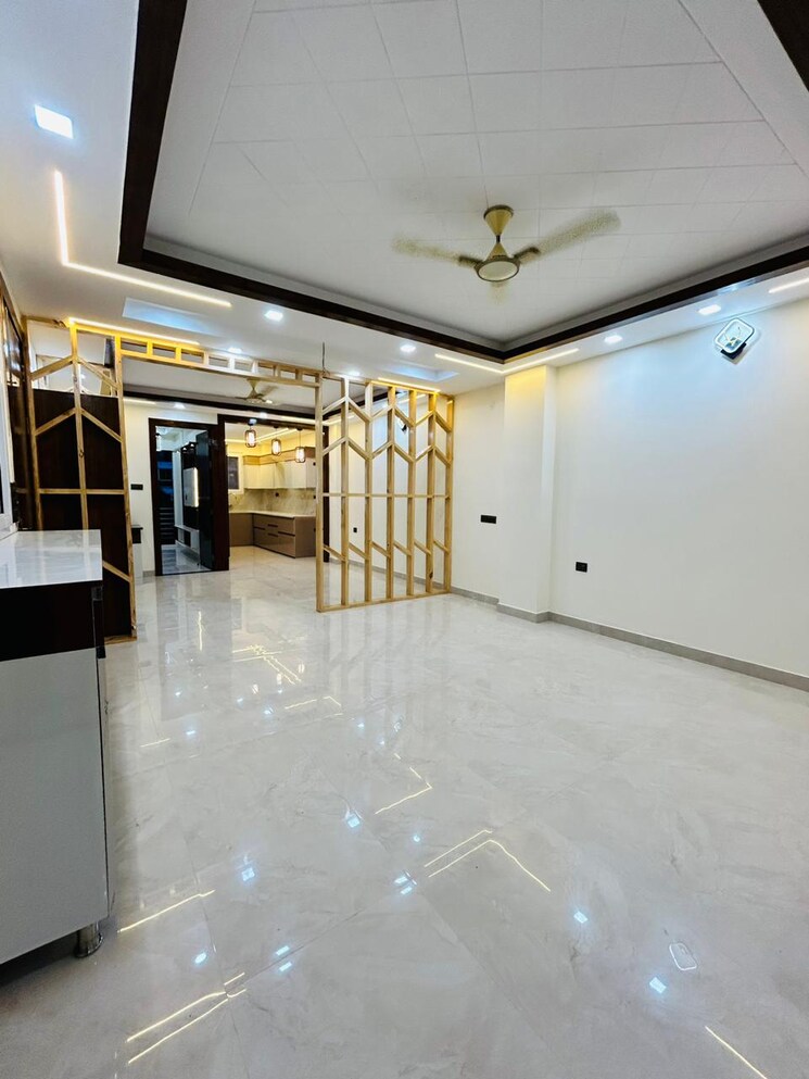 Room, gms road 3 Bedroom 1500 Sq.Ft. Builder Floor In Gms Road Dehradun 8158841