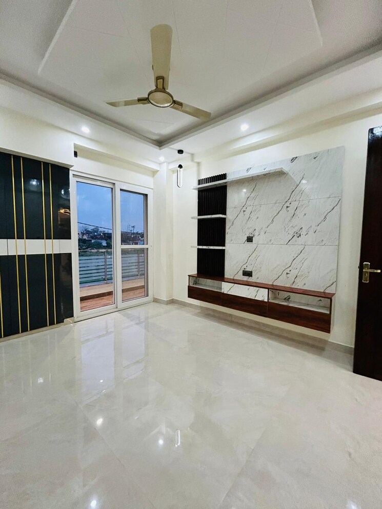 Room, gms road 3 Bedroom 1500 Sq.Ft. Builder Floor In Gms Road Dehradun 8158841