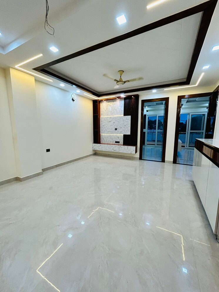 Room, gms road 3 Bedroom 1500 Sq.Ft. Builder Floor In Gms Road Dehradun 8158841