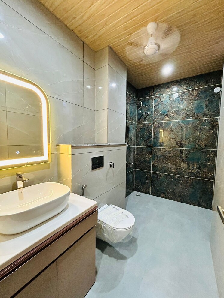 Bathroom, gms road 3 Bedroom 1500 Sq.Ft. Builder Floor In Gms Road Dehradun 8158841