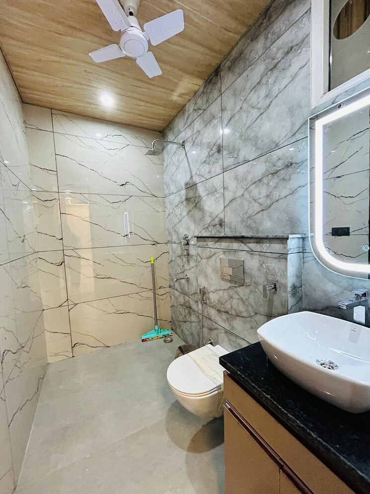 Bathroom, gms road 3 Bedroom 1500 Sq.Ft. Builder Floor In Gms Road Dehradun 8158841