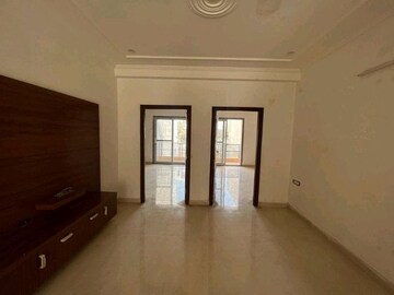 Room in 3 BHK Builder Floor at Sector 52 – for Rent