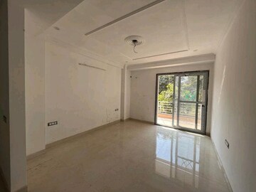 Room in 3 BHK Builder Floor at Sector 52 – for Rent