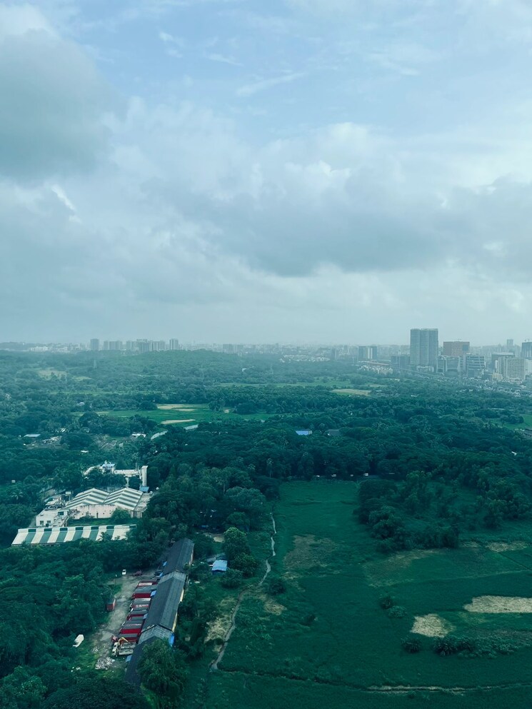 Swimming Pool, oberoi-realty-woods 2.5 Bedroom 977 Sq.Ft. Apartment In Goregaon East Mumbai 8158942