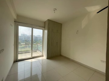 Room in 3 BHK Builder Floor at BPTP Amstoria, Sector 102 – for Rent