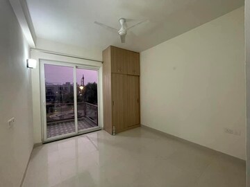 Room in 3 BHK Builder Floor at BPTP Amstoria, Sector 102 – for Rent