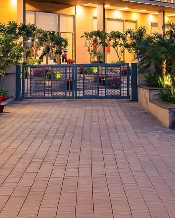 Parking in 3 BHK Builder Floor at BPTP Amstoria, Sector 102 – for Rent
