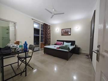 Living Room in 2 BHK Builder Floor at Signature Tower Sector 30, Sector 30 – for Rent