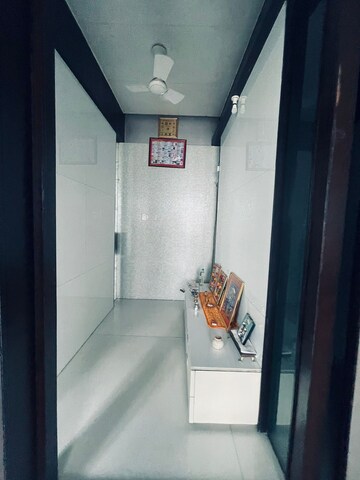 Bathroom in 2.5 BHK Apartment at Oberoi Realty Woods, Goregaon East – for Rent