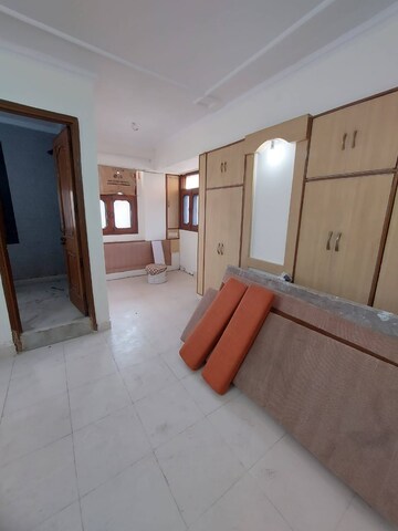 2 BHK Apartment For Rent in Rohini Sector 18