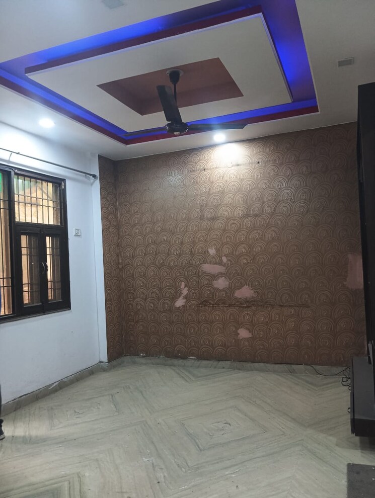 Room, rohini sector 25 2 Bedroom 650 Sq.Ft. Builder Floor In Rohini Sector 25 Delhi 8159006